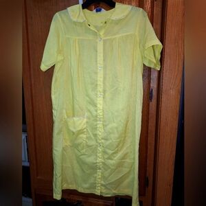 A vintage Koffee Kasual by Sears house gown with a PTP of 23.5" and length 36.5"